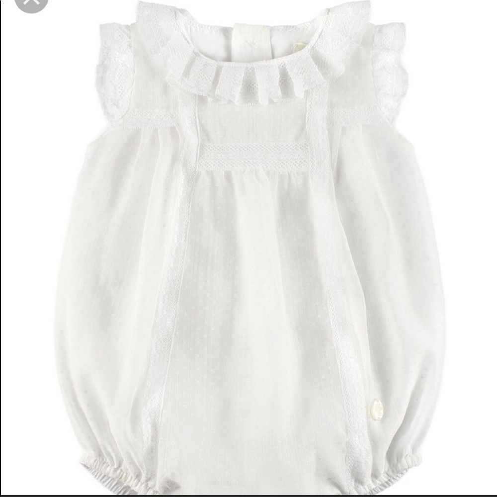 Pili Carrera White Sleeveless Ruffle Lace Romper